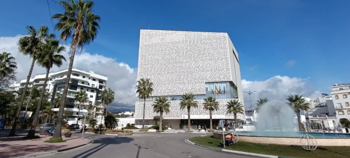 El alcalde de Estepona niega acusación de acoso y denuncia ser víctima de una campaña difamatoria