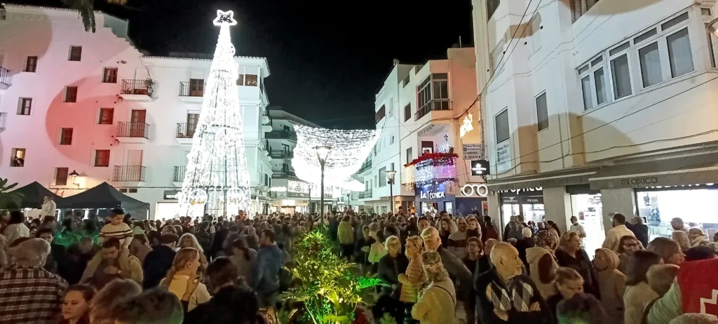 Estepona inaugura la renovada Calle Terraza y da inicio a la Navidad con el encendido de luces este viernes