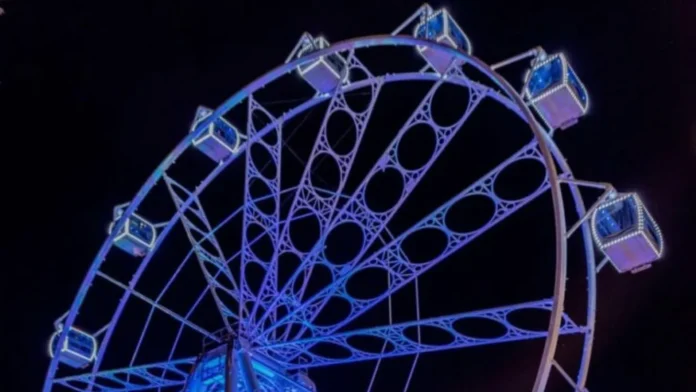 La Noria Princess seguirá ofreciendo vistas espectaculares de Estepona hasta mediados de octubre