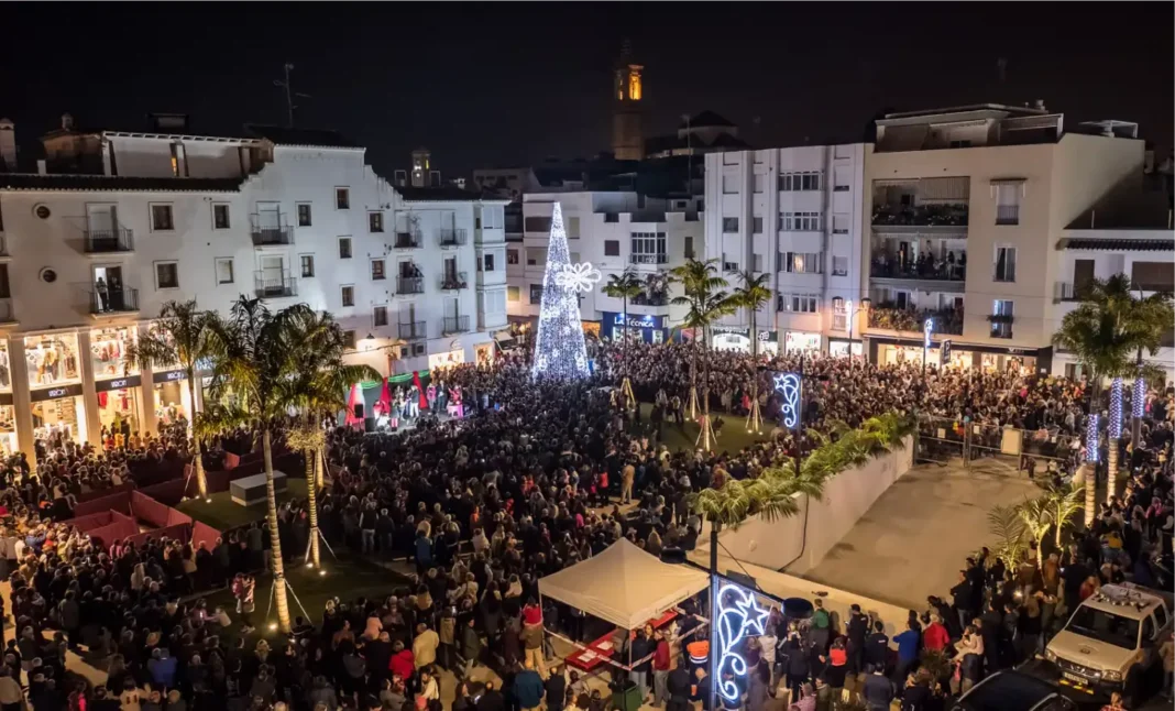 Estepona celebra la Fiesta de Fin de Año con el show Perfect Band y espectaculares fuegos artificiales