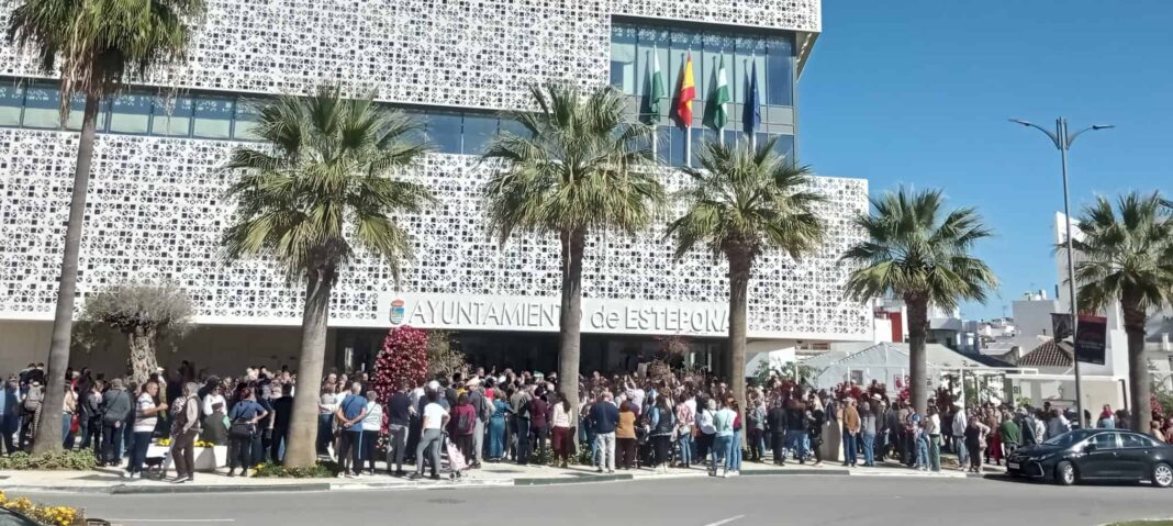 exigir la apertura completa del hospital