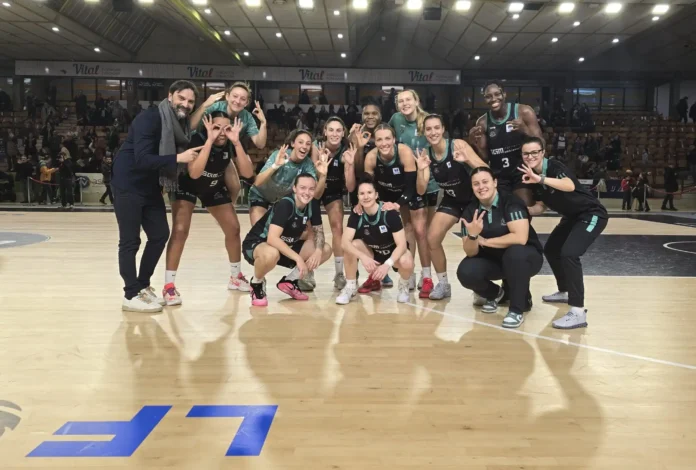 CAB Estepona arrasa en Vitoria