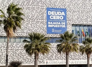 El Ayuntamiento de Estepona presume de superávit y deuda cero mientras un informe oficial señala que se salta la regla de gasto en 24,6 millones de euros. Estepona presume de superávit