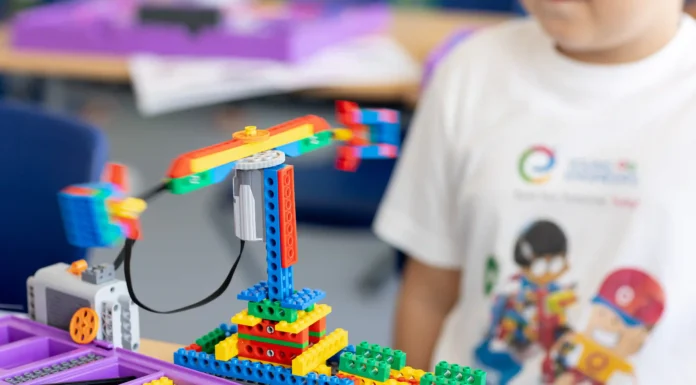 Jóvenes Ingenieros Estepona enseña STEM jugando con Lego Jóvenes Ingenieros Estepona