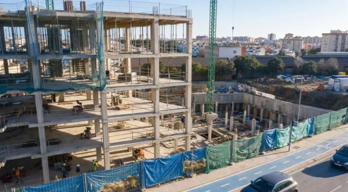 Estepona ofrece al Gobierno seis parcelas para construir 109 VPO seis parcelas para construir 109 VPO