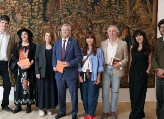 Helena Mariño gana el VI Premio Internacional de Poesía ‘Ciudad de Estepona’ con ‘Mira la palabra cómo brilla’ VI Premio Internacional de Poesía