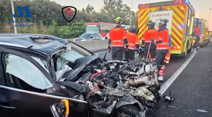 Accidente en Estepona con Cuatro heridos al chocar un turismo contra la mediana de la A-7 Accidente en Estepona