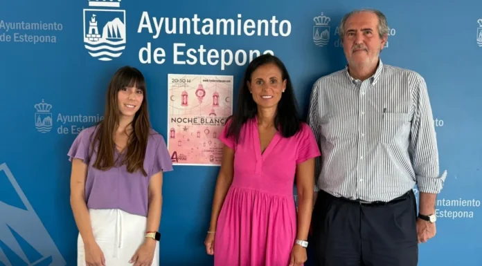 Estepona se viste de blanco por la XI Gala Solidaria de APRONA APRONA