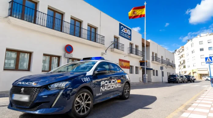 Un hombre es detenido por malos tratos en Estepona tras el testimonio de su pareja en una cafetería malos tratos en Estepona