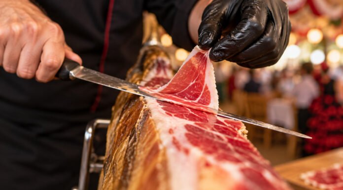 Estepona reúne hoy en La Plaza del Ajedrez a 40 cortadores de jamón en un encuentro solidario contra el cáncer 40 cortadores de jamón
